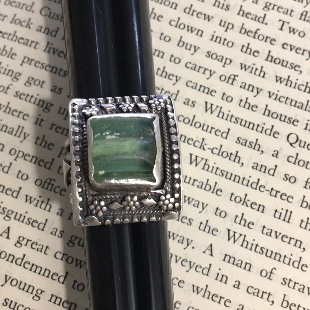 Green glass ring set in Silver 925.🇺🇸